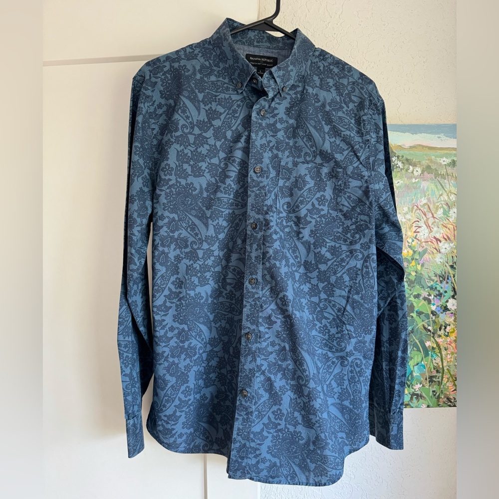 Men’s Banana Republic slim fit paisley button down, large